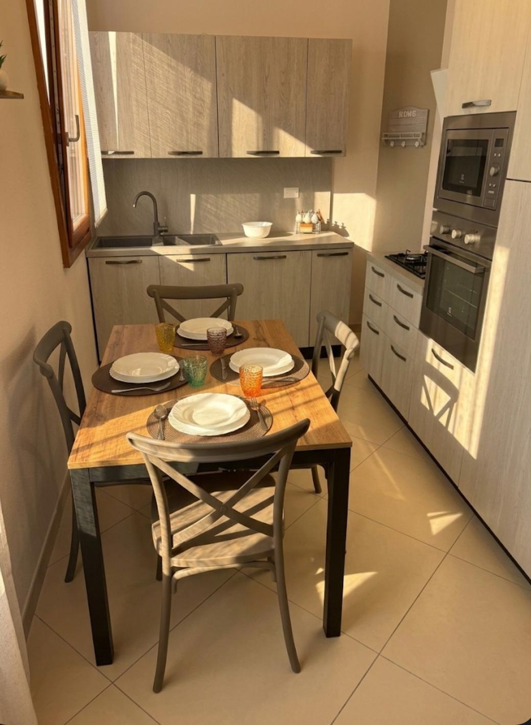 Cucina completa attrezzata ad uso esclusivo degli ospiti